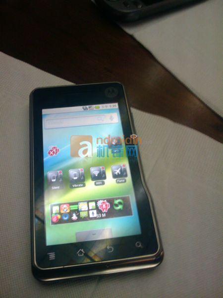 Motorola Sholes Tablet XT701 – More Pics